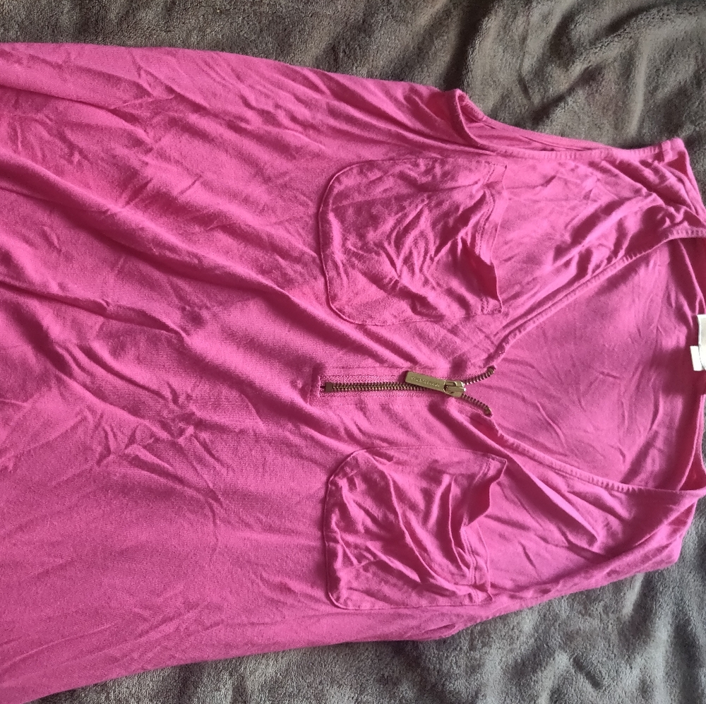 Used brand name medium size tops!